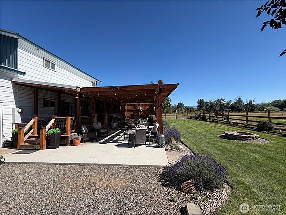 3rd image of 2310 Umptanum Road
