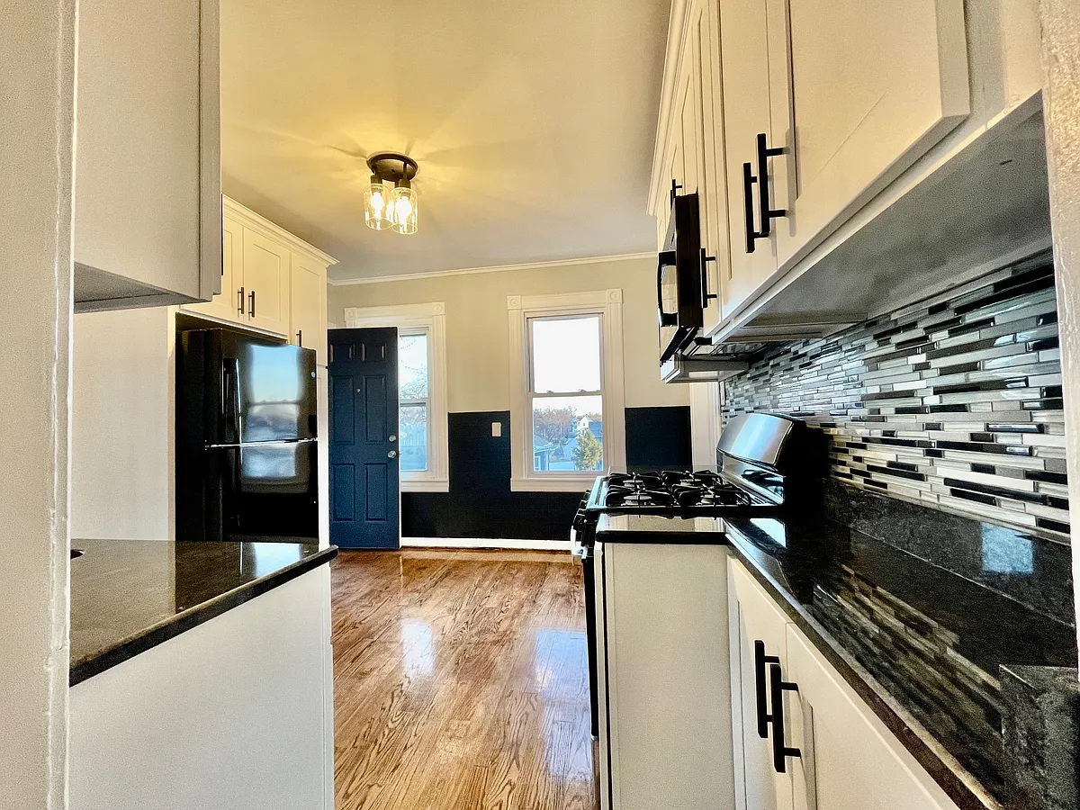 Building Photo - 119 Revere St #3