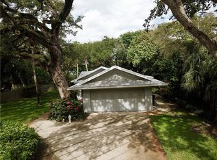 615 Camelia Ln, Vero Beach, FL 32963