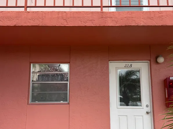 22 GOLFS EDGE #B, West Palm Beach, FL 33417