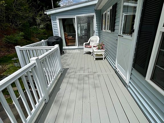 5th image of 8 Briarwood Cir