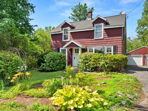 130 West St, Lenox, MA 01240