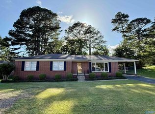 114 Sherwood Dr, Rainbow City, AL 35906