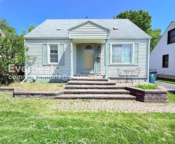 1313 Donald Ave — Photo 1