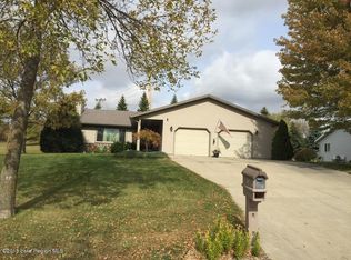 102 W Hilltop Dr, Fergus Falls, MN 56537