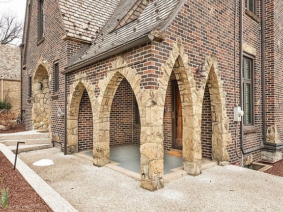 2nd image of 1035 Washington Rd