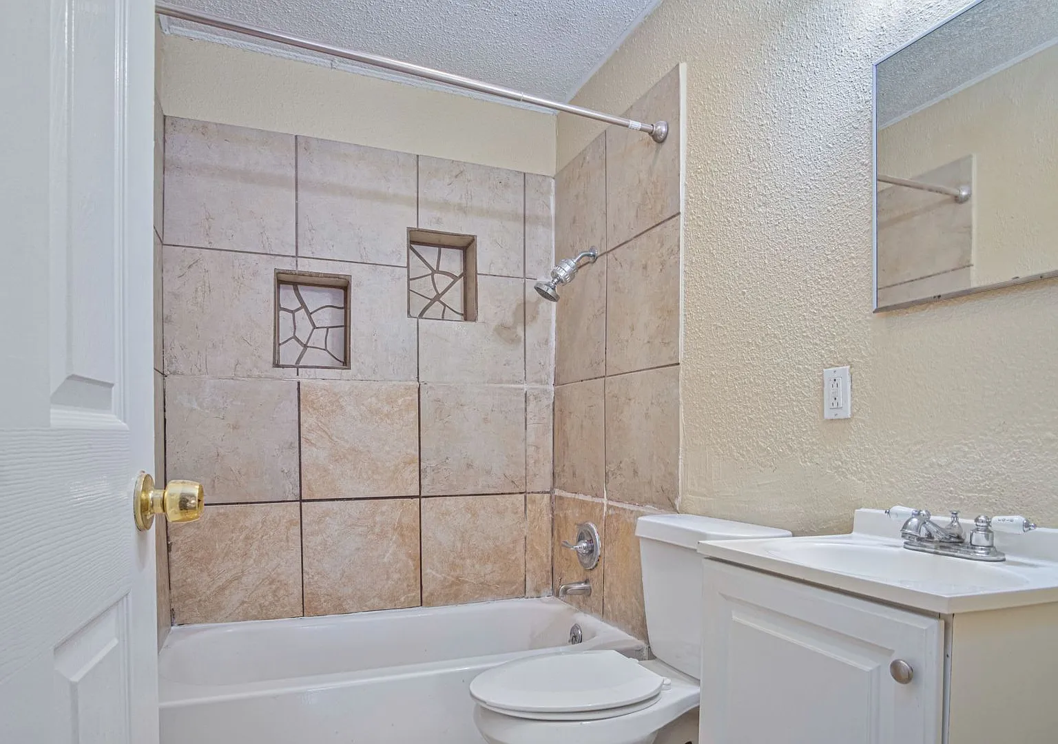 Don't Miss This Relaxing 3BR/1BA Home Near Beautiful Downtown! — Photo 4