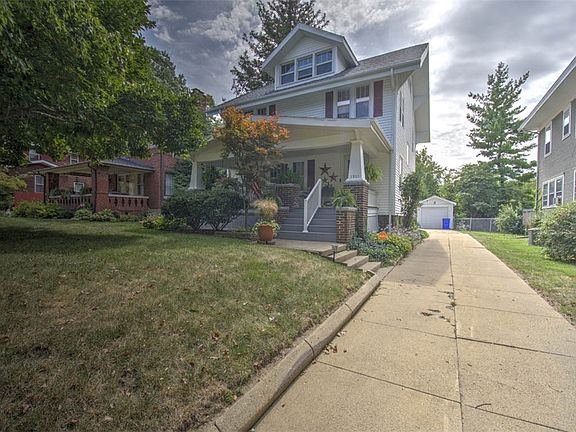 3rd image of 1521 W Wood St