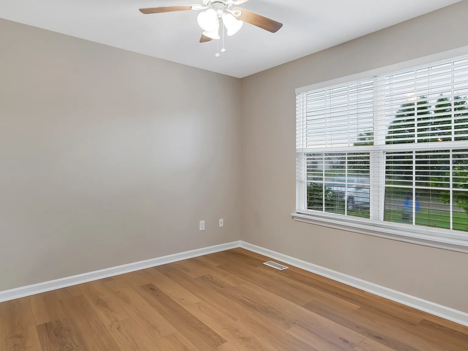 3 bed, 2220 sqft, $2,800 — Photo 3