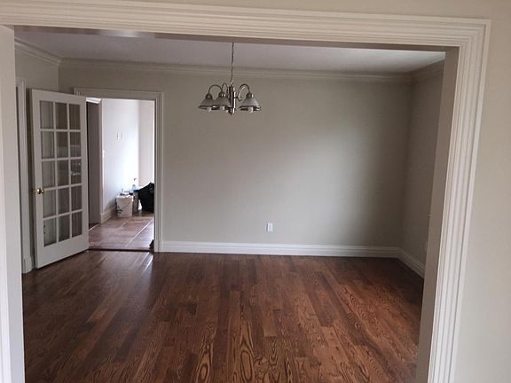 3rd image of 28 Rossiter Ave
