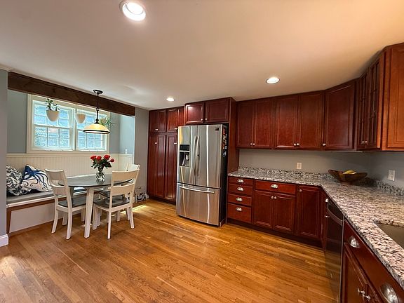 5th image of 27 Little Pond Rd