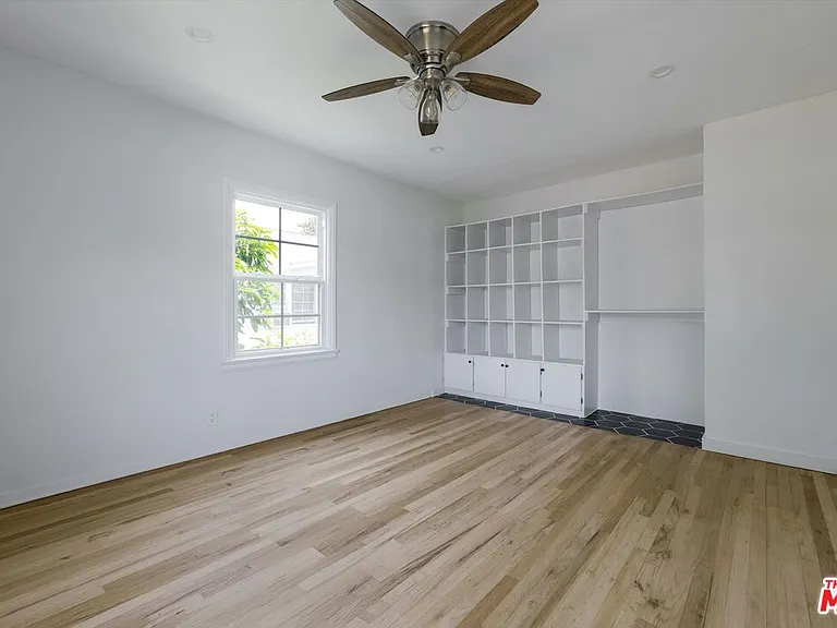 11683 Chandler Blvd #11685-1/2 — Photo 17