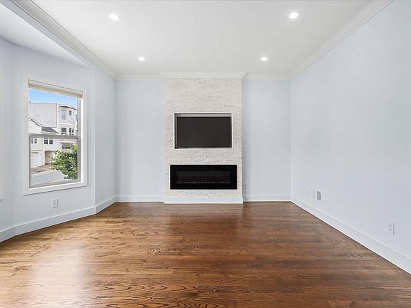 3rd image of 661 25th Ave