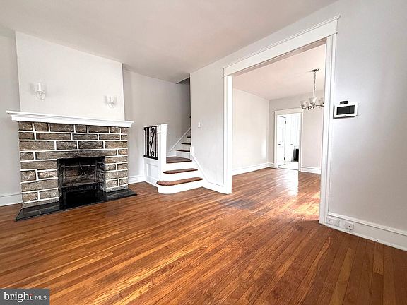3rd image of 423 Bonsall Ave