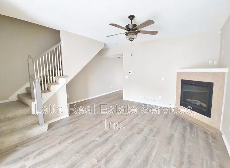 2 bed, 2.5 bath, 1269 sqft, $1,525 — Photo 4