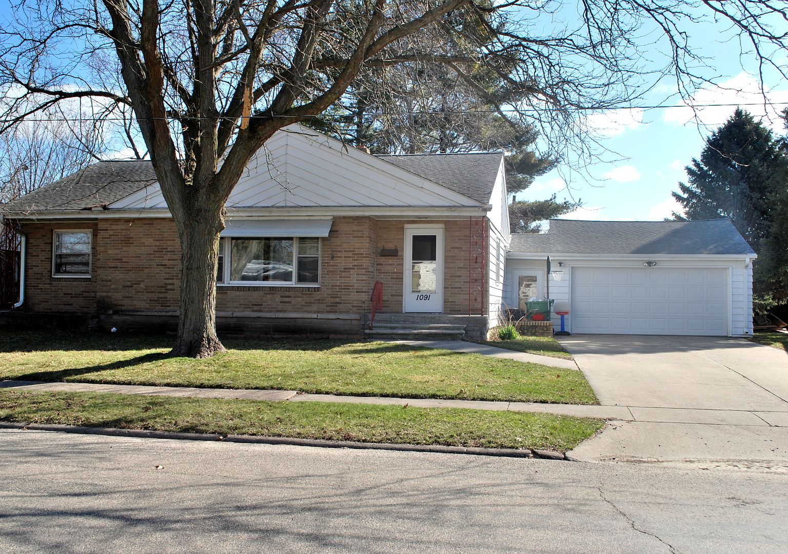 1091 N Main St Rochelle Il 61068 Mls 10675061 Zillow