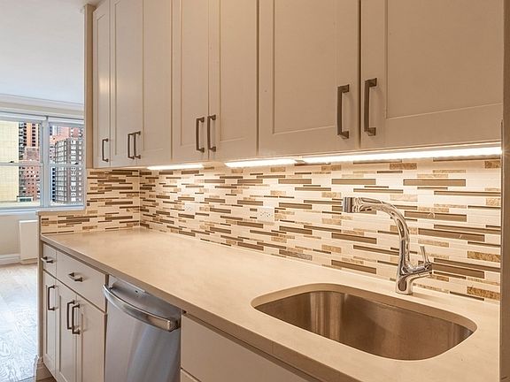 5th image of 251 E 32nd St #15B