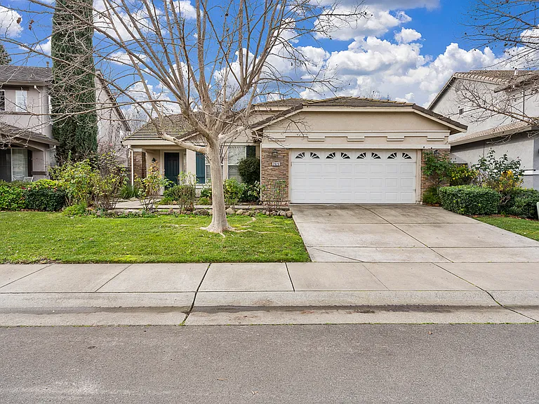2620 Maybrook Dr — Photo 1