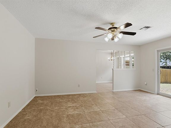 5th image of 405 Meadow Lake Dr