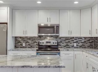 239 Wildwood Rd, Ronkonkoma, NY 11779