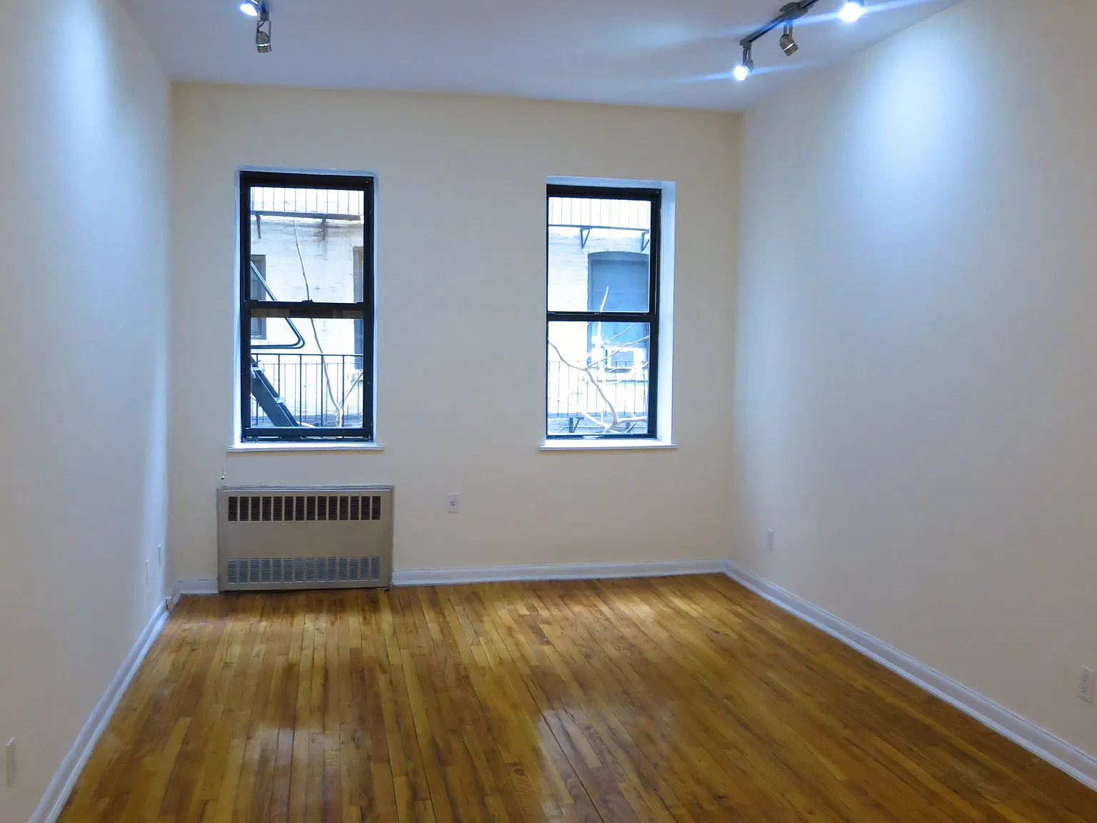 490 East 74th Street — Photo 2