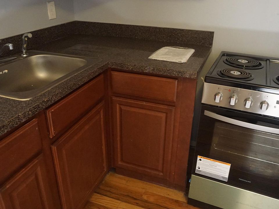 1st image of 26 Salem St APT 3