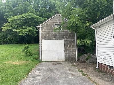 3rd image of 1610 Edgewood Ave