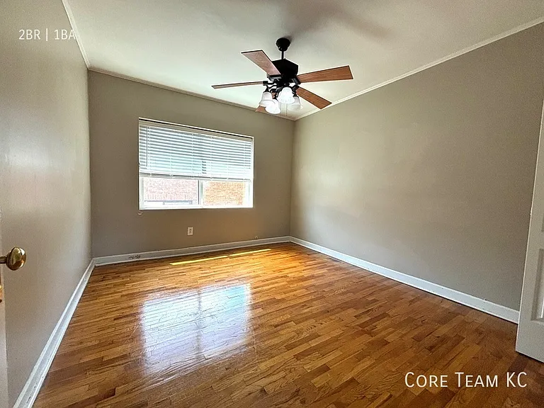 1107 W 45th St #1101-3 — Photo 8