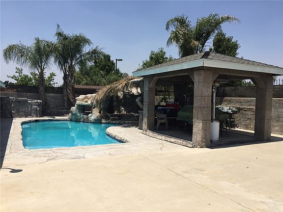 5th image of 14890 Bamboo Ct
