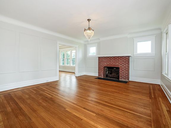 5th image of 36 Grand Blvd #2
