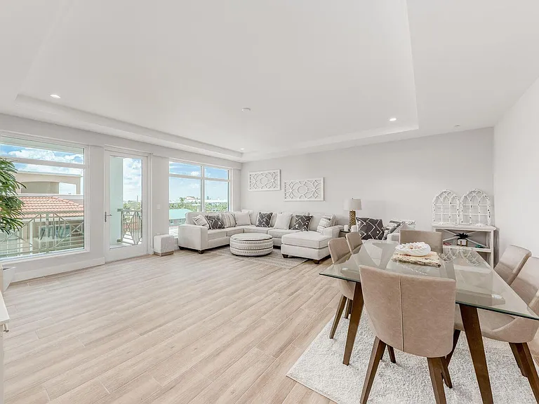 41 SW Seminole St #410 — Photo 7