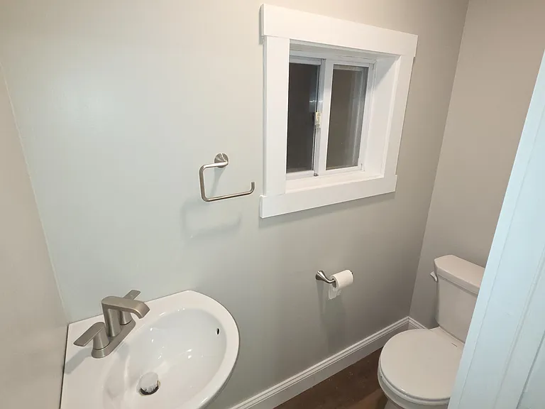 613 Sherman St — Photo 9
