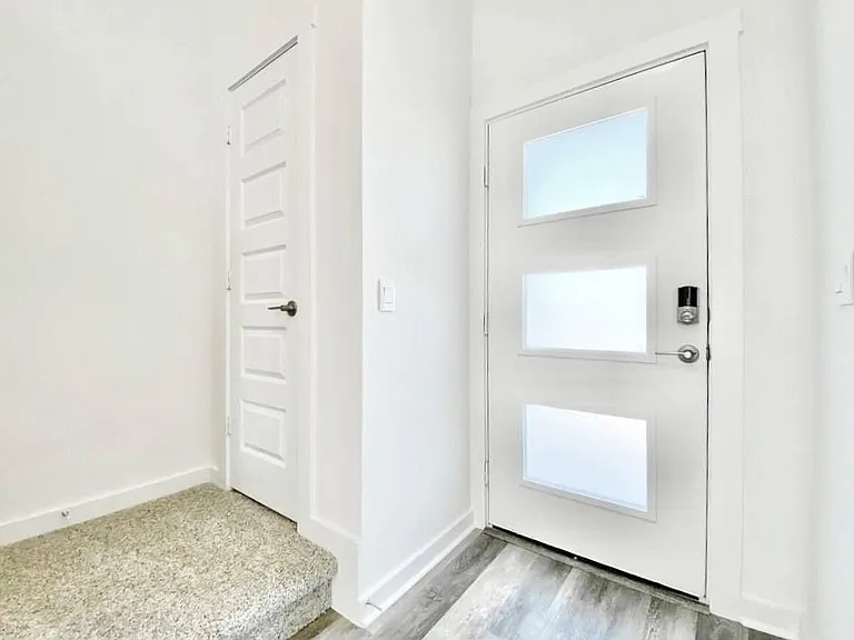 7925 Linnie Ln — Photo 3
