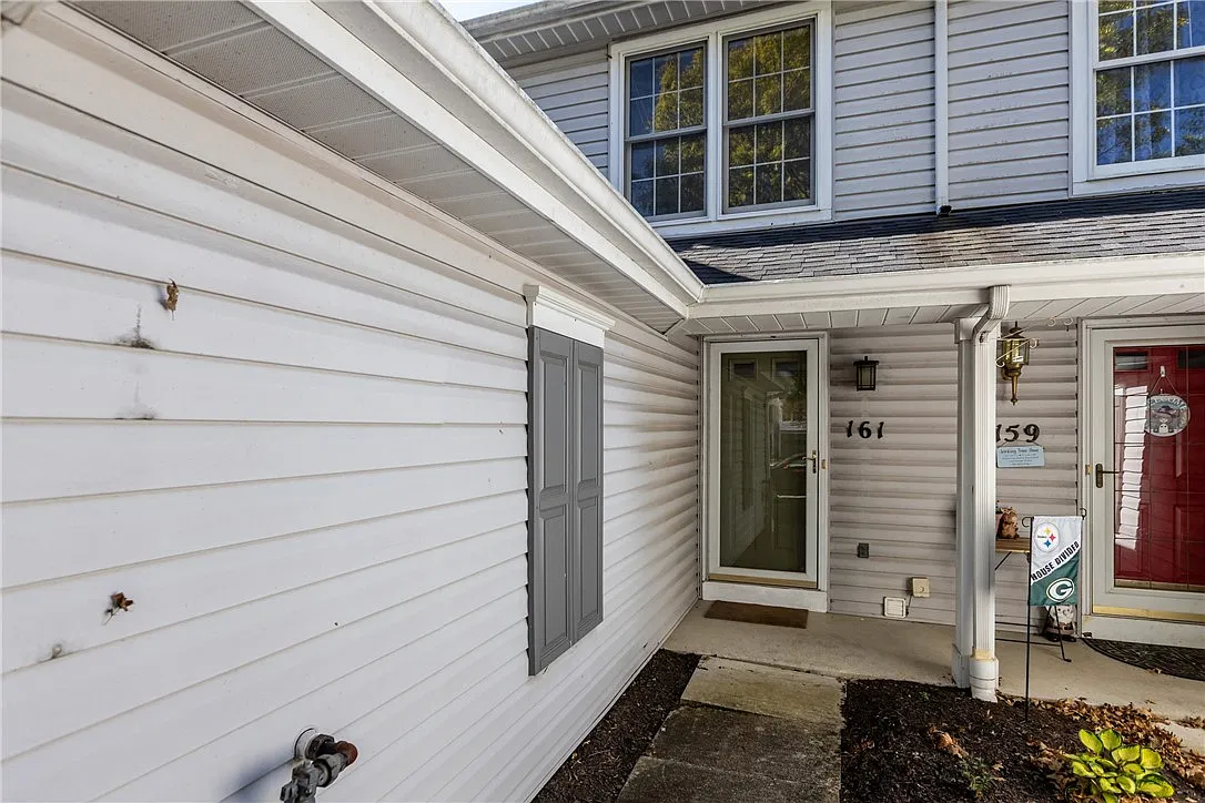 2 bed, 1.5 bath, 1190 sqft, $1,800 — Photo 2
