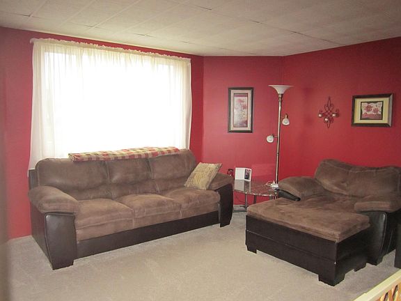 3rd image of 527 Garden Ave