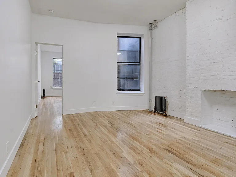 348 W 47th St #2C — Photo 4