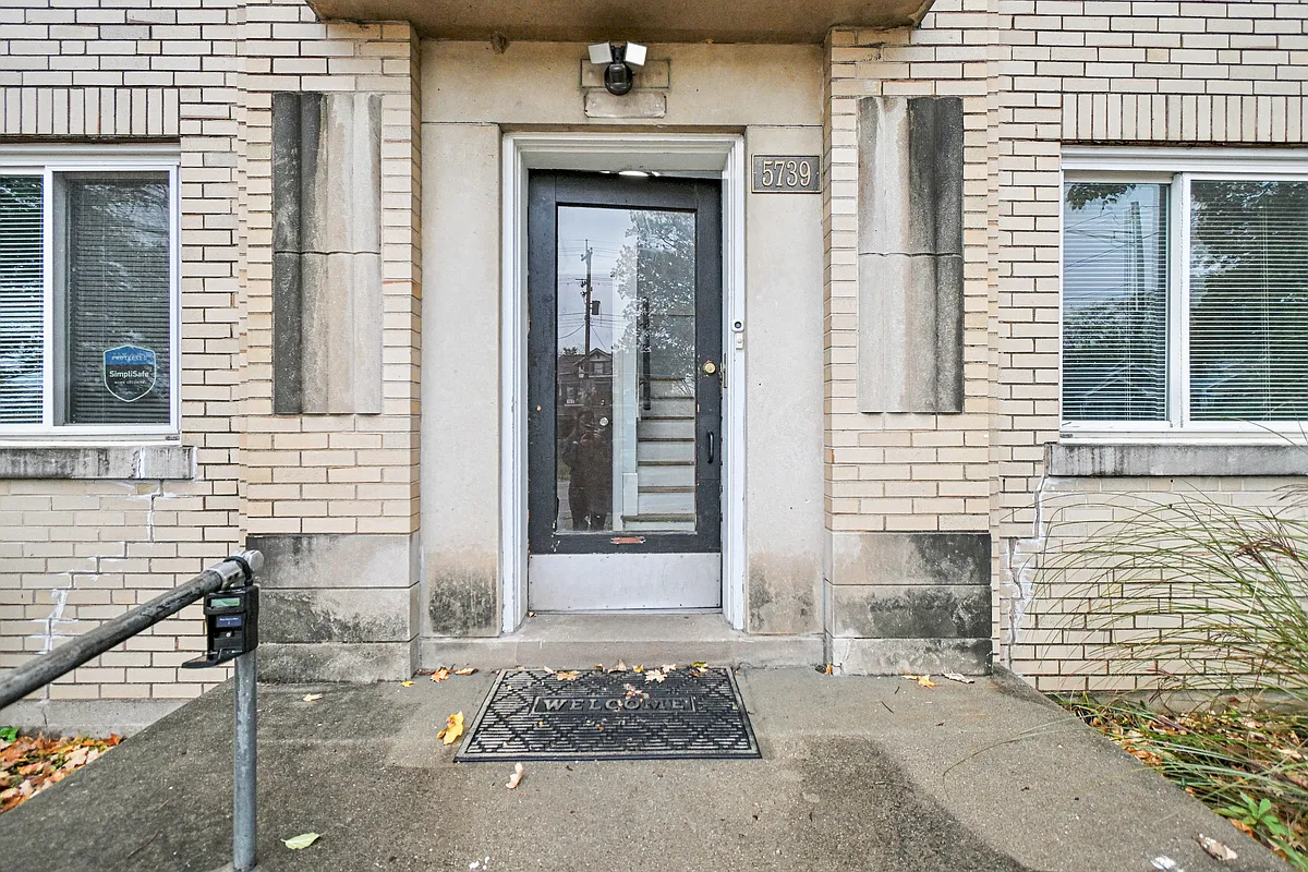 Building Photo - 5739 Montgomery Rd #2
