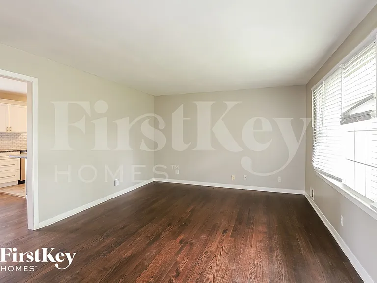 8712 Marty Ln — Photo 2