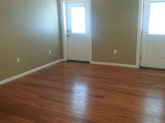 3rd image of 30 E Linwood Blvd APT 101