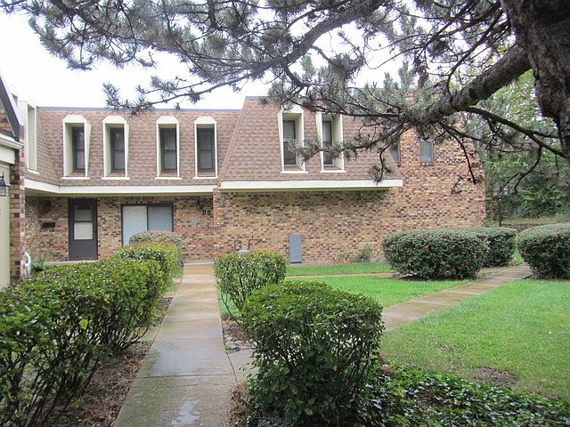 1st image of 2044 Country Club Dr #2044