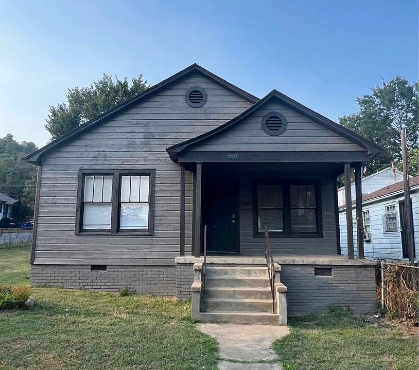 1st image of 2023 W Short 17th St