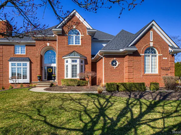 1797 Blue Grass Dr, Rochester Hills, MI 48306