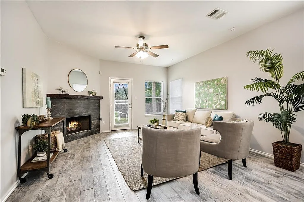 3 bed, 2.0 bath, 1460 sqft, $1,875 — Photo 3