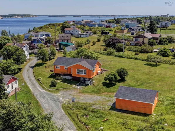 3 Harrie Dr, Terence Bay, NS B3T 1Y2