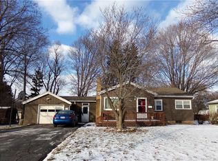 934 Denise Rd, Rochester, NY 14616