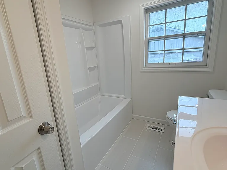214 Roxie Dr #2250.00 — Photo 4