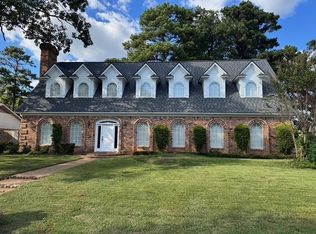 416 Edgewood Ln, Wake Village, TX 75501