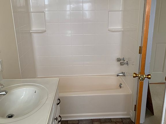 4th image of 604 W Spruce St APT 2