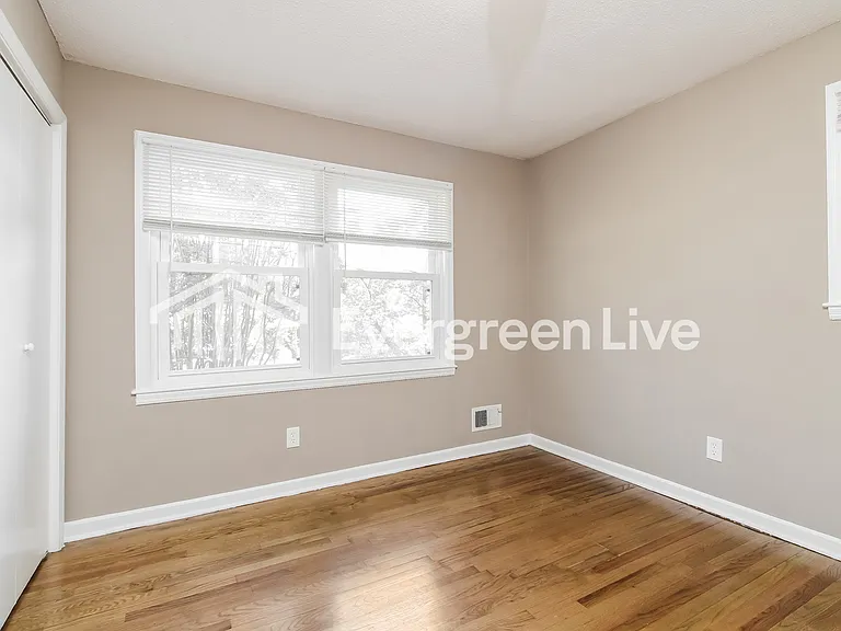 2021 Larchmont Dr — Photo 12