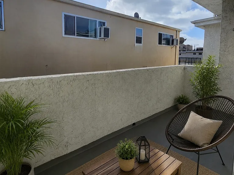 10138 Palms Blvd #19 — Photo 3